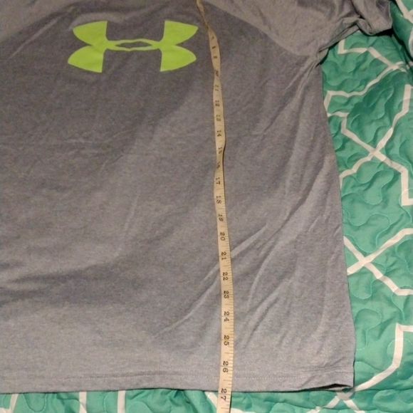 Youth XL Grey Under Armour tee shirt with yellow graphic logo - Picture 4 of 4